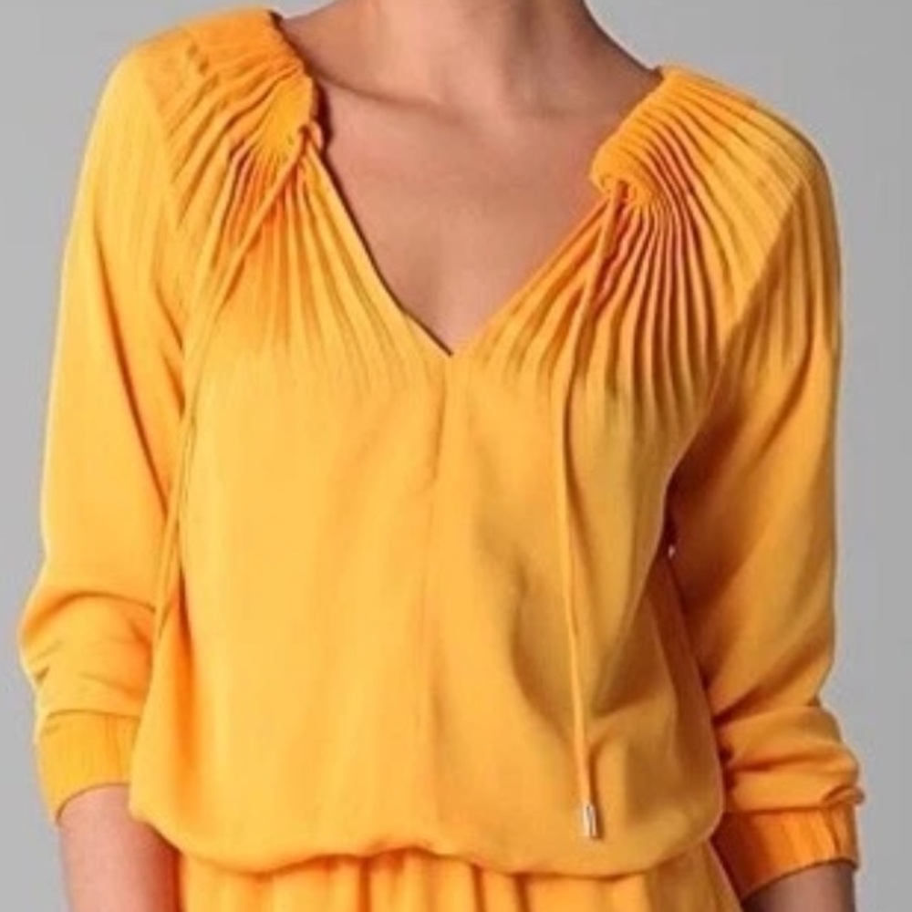 DIANE VON FURSTENBERG MIKINO GOLD YELLOW PLEATED TOP SIZE 4